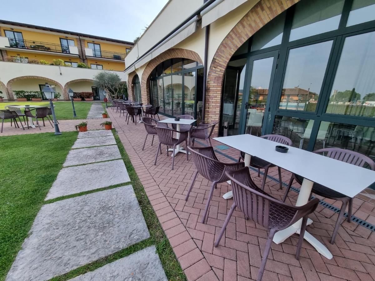 Le Terrazze Sul Lago Hotel & Residence パデンゲ・スル・ガルダ エクステリア 写真